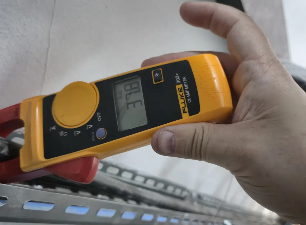 Diagnóstico elétrico com alicate amperímetro
