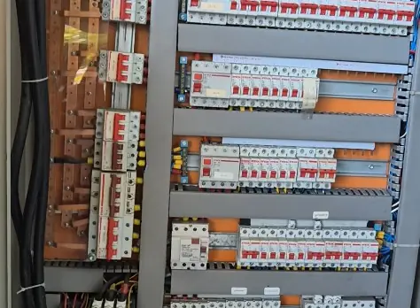 Quadro geral de baixa tensão montado em painel